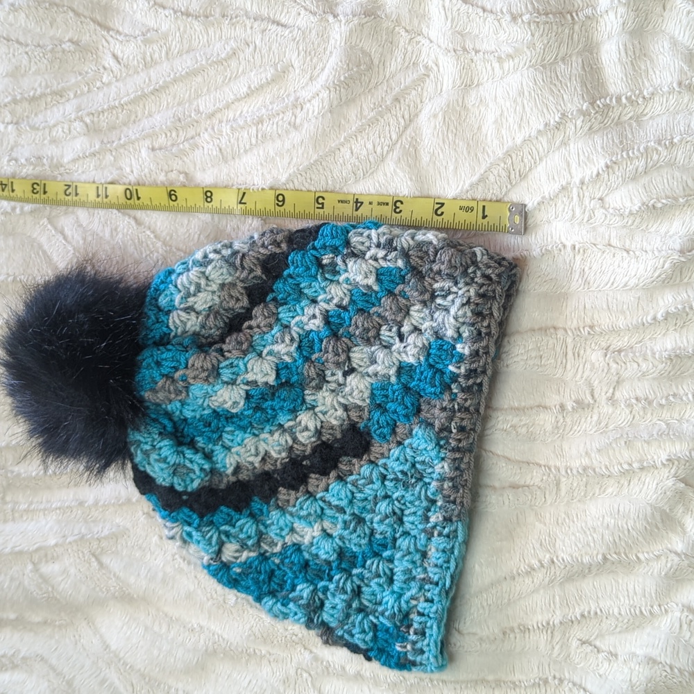 Women's Faux Fur Pom Beanie - Picture 6 of 6